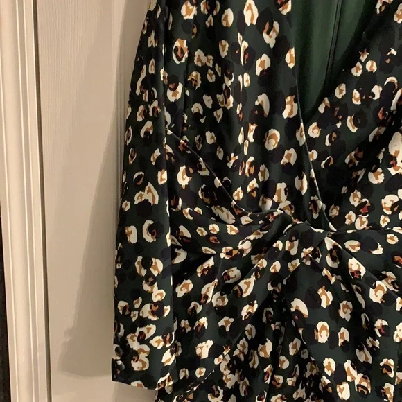 Badgley Mischka Collection V-Neck Sheath Dress - Picture 9 of 12